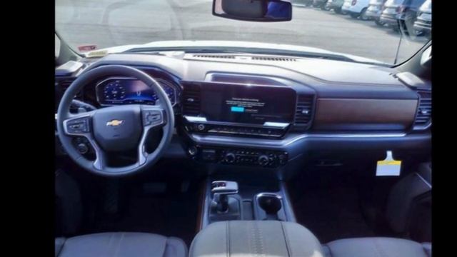 2024 Chevrolet Silverado 1500 Crew Cab Short Box 4WD High... смотреть онлайн