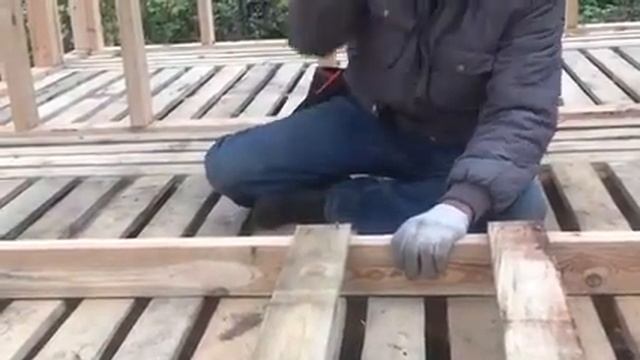 Третий рабочий день на каркасном доме 5*4 с мансардным этажом. смотреть онлайн