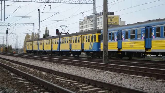 Электропоезда EN57 в Гданьске, Польша смотреть онлайн