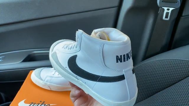Nike Blazer Mid 77 Vintage White Black shoes смотреть онлайн