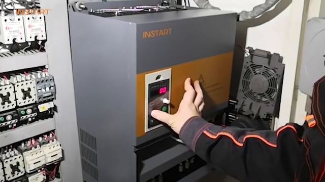 Установка преобразователя частоты  INSTART для эксплуатации литьевой машины