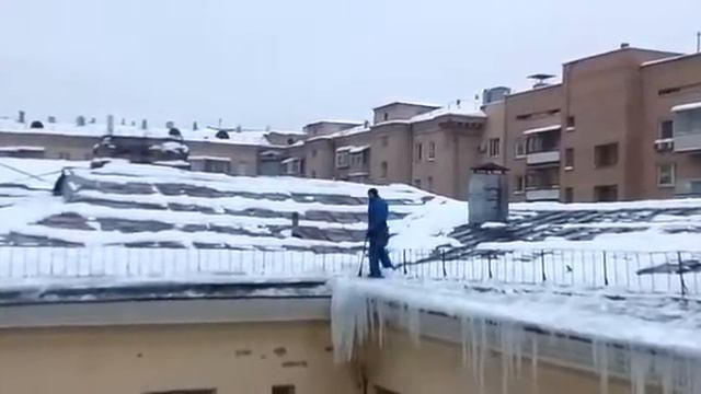 Уборка снега с кровли 5 смотреть онлайн