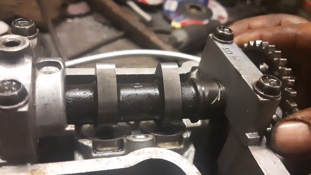 SUZUKI DR 300( 250) регулирую зазоры на  клапанах