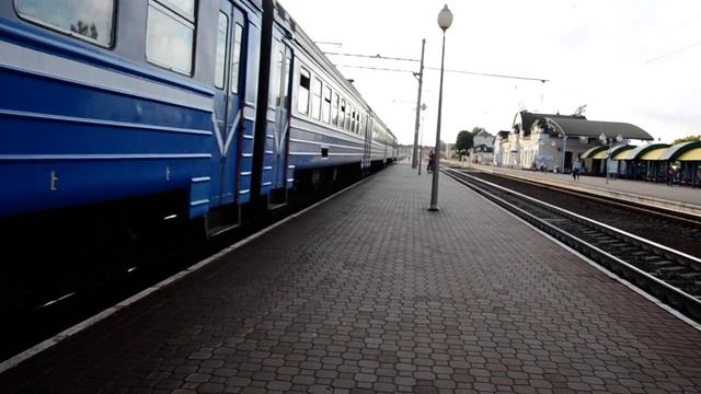 ЭР9м-580 с поездом Минск-Жлобин отправляется со станции Бобруйск. смотреть онлайн