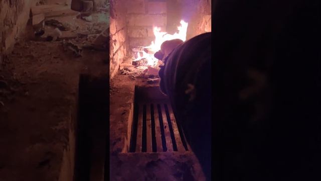 Первая растопка и просушка печи. смотреть онлайн