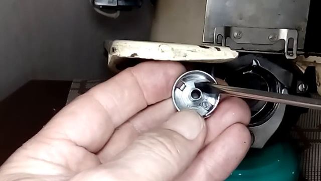 Подробная чистка и смазка швейной машины ПМЗ-1. смотреть онлайн