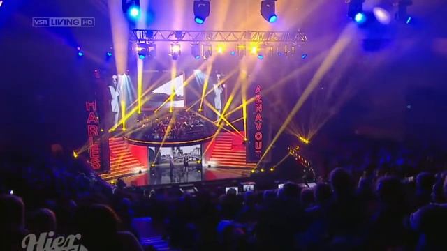 Zaz et Charles Aznavour J'aime Paris au mois de mai смотреть онлайн