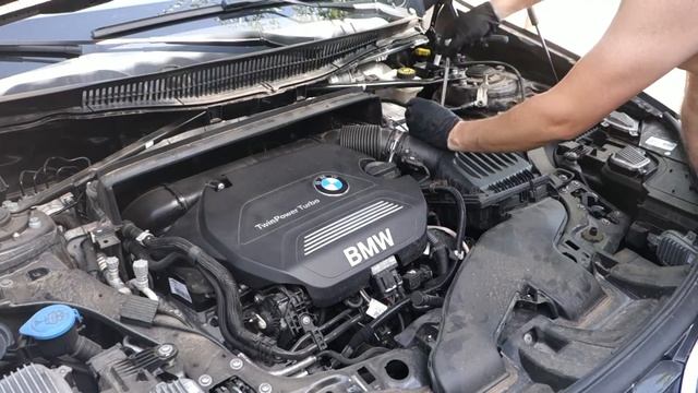 BMW X1. Cambio de bateria смотреть онлайн