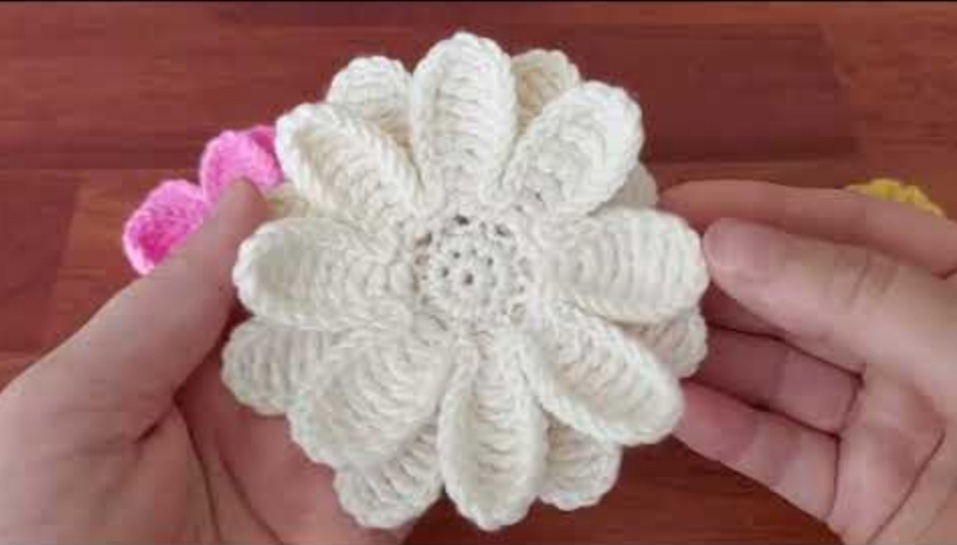 Очень красивый цветок???? крючком? смотреть онлайн