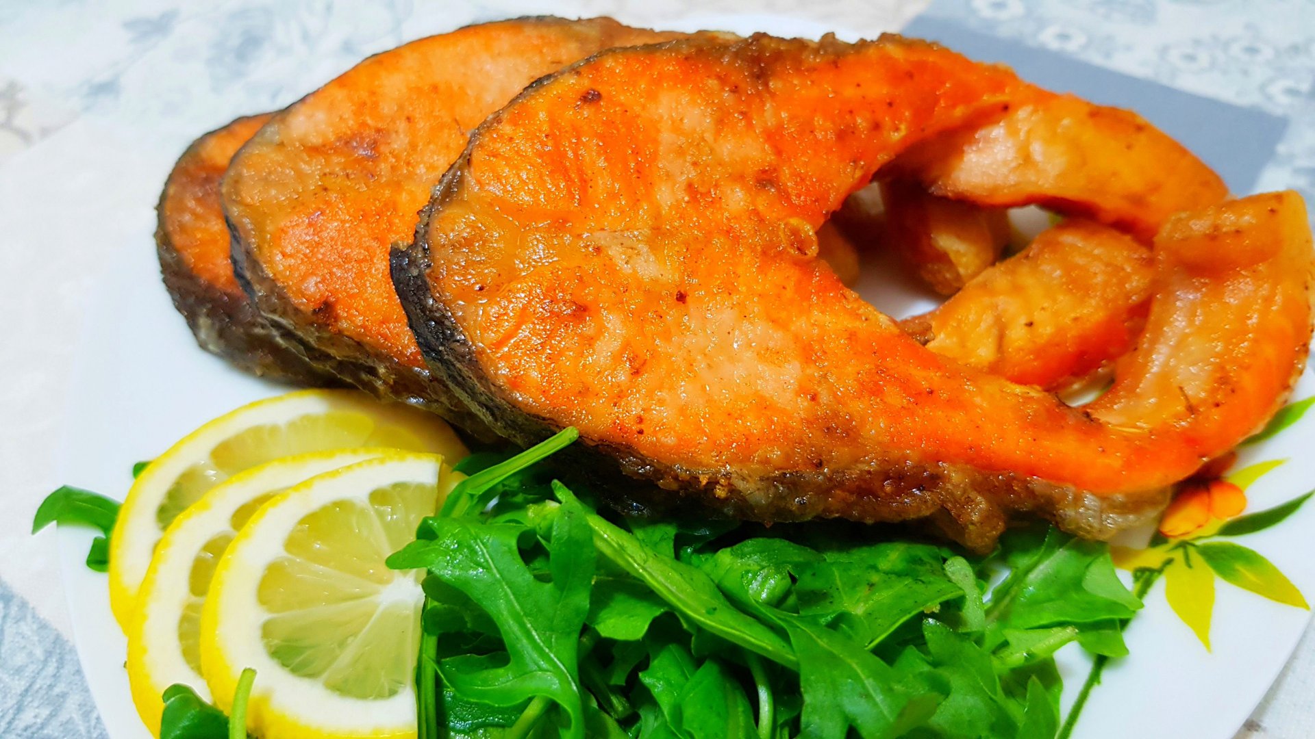 Семга, обжаренная на сковороде. Вкусный ужин за 5 минут! смотреть онлайн