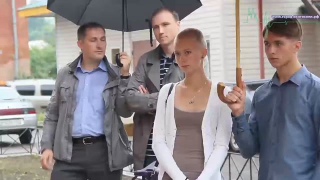 Сегодня в Кингисеппе открытие торгово-офисного центра -01 смотреть онлайн