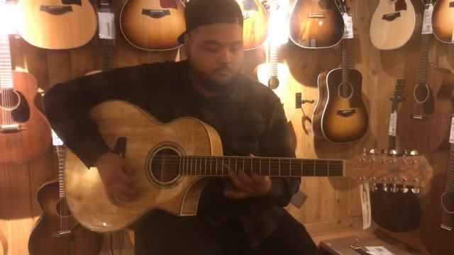Calando una Ibanez con El Afro Requinto смотреть онлайн