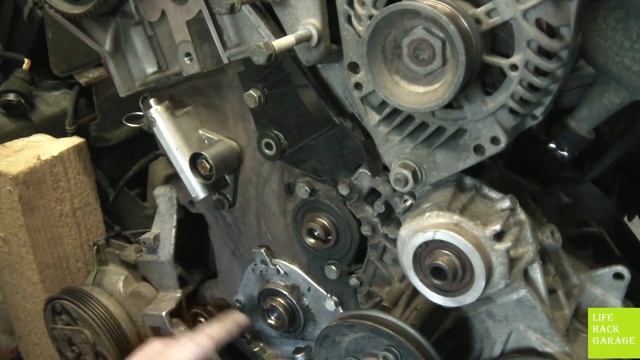 VW Passat b5. Замена переднего сальника коленчатого вала. смотреть онлайн