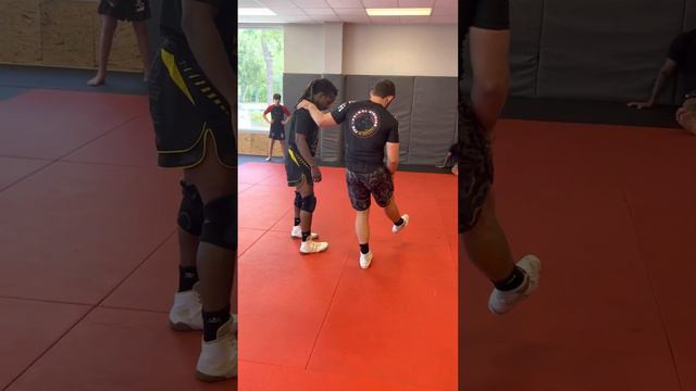 Foot Sweep from overs/unders - Seminar at Primal Striking and BJJ смотреть онлайн