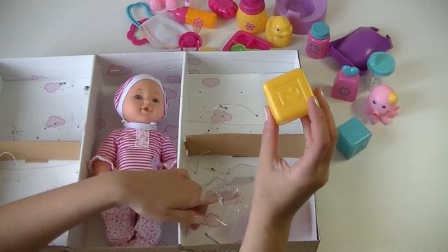 Распаковка пупса Одежда для куклы Игруши Unpacking Pups Clothing for dolls Toys смотреть онлайн