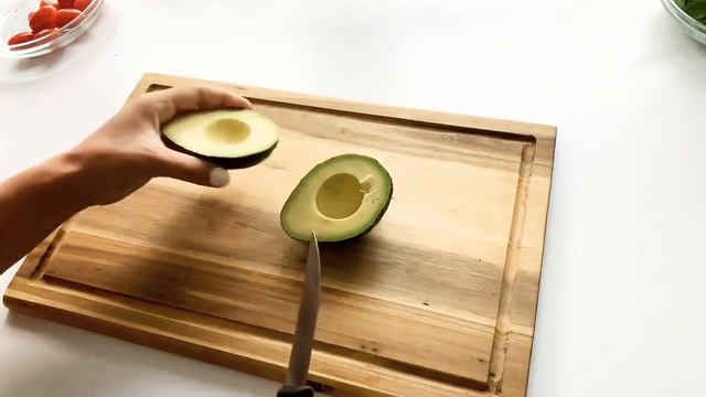 Arugula-avocado salad |vegetarian | Салат из рукколы с авокадо и моцареллой смотреть онлайн