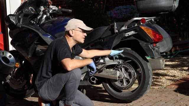 Honda St1300 Brake pad change front and rear смотреть онлайн