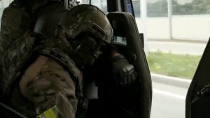 Тренировка штурма автомобиля на ходу. Работает спецназ ФСБ одного из региональных управлений