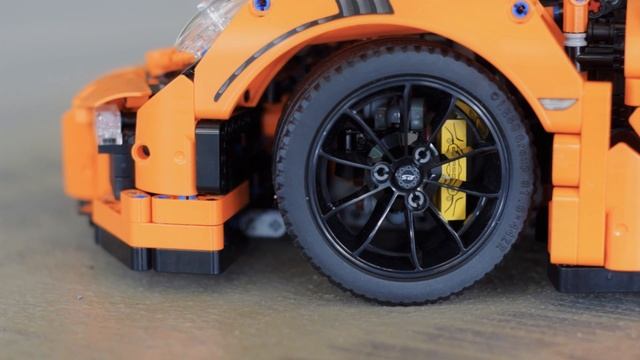 Lego Technic Porsche 911 GT3 RS смотреть онлайн