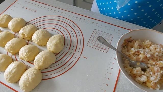 Расстегаи с рыбой. Из дрожжевого теста. смотреть онлайн