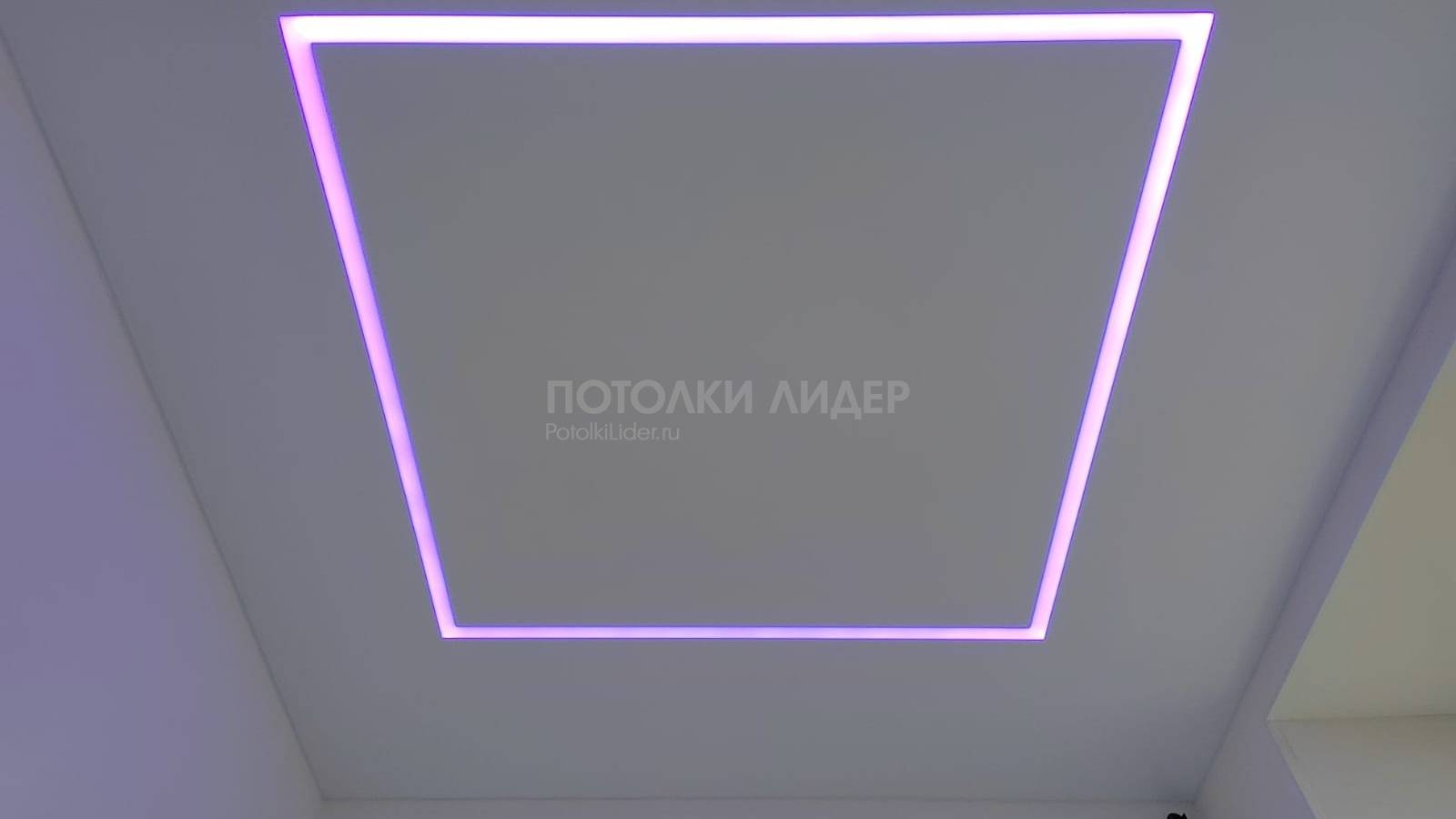 Квадрат из световой линии на натяжном потолке в смотреть онлайн