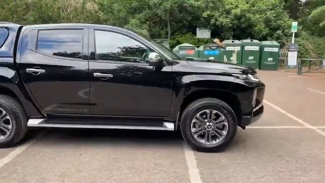 Mitsubishi L200 Barbarian X - Jet Black смотреть онлайн