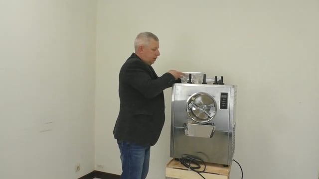 МАЛОЙ настольный БАТЧ-фризер YKF. Ну НОРМ... смотреть онлайн