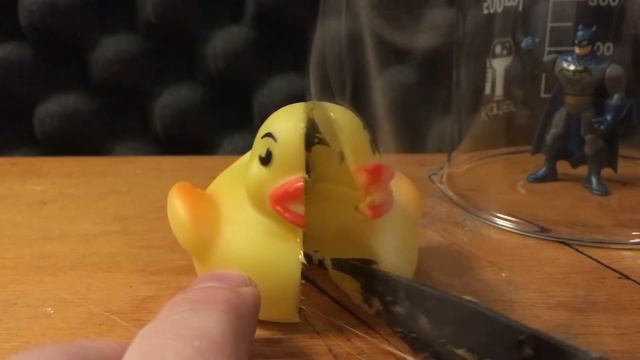 Hot Knife vs. Rubber Duck смотреть онлайн