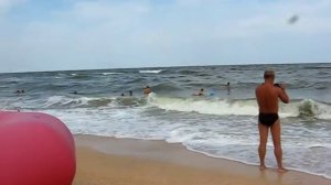 Крым в середине июля 2010, центральный пляж в Щелкино, Азовское море, горка :)