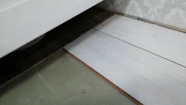Стелим ЛАМИНАТ вместе с ГАРНИТУРОМ. Мастер-класс по замене ламинат от KARKASNIK. смотреть онлайн