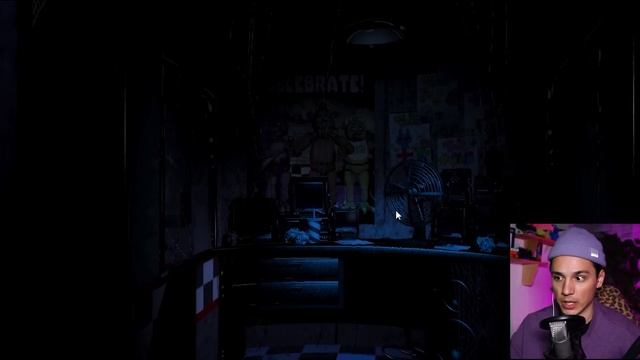 ПЕРВЫЙ РАЗ ИГРАЮ В ФНАФ!? СТРАШНО, НО ПРИКОЛЬНО!? Five Nights at Freddy's смотреть онлайн