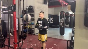 Мяч на растяжках - лучший снаряд для тренировки скорости и точности ударов в боксе