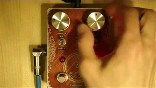 FuzzHugger Effects Phantom Ring - octave up, ring mod, octave down, glitch, and fuzz octave up смотреть онлайн