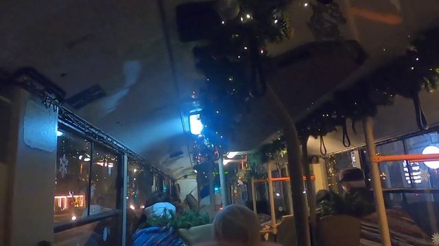 "Троллейбус в стиле быта ямщиков" Обзор на Новогодний троллейбус БКМ 321 "Тройка". Маршрут 3 смотреть онлайн