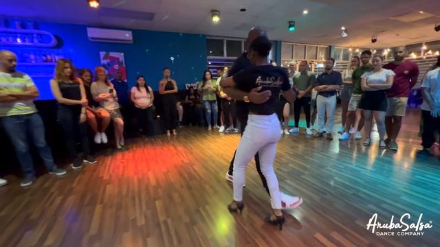 Kizomba Demo | Emiliana by CKay - ArubaSalsa Open House смотреть онлайн