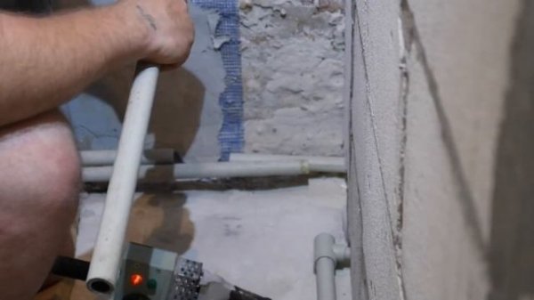 Пайка труб ППР (полипропиленовых) в ТРУДНОдоступных местах.