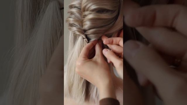 Сборка пучка из коротких волос от Оли Романовой с товарами от IPARIKMAHER.RU смотреть онлайн
