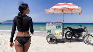 С моей девушкой филиппинкой на «лучшем» пляже Нячанга во Вьетнаме.  Что мы всегда берем с собой.