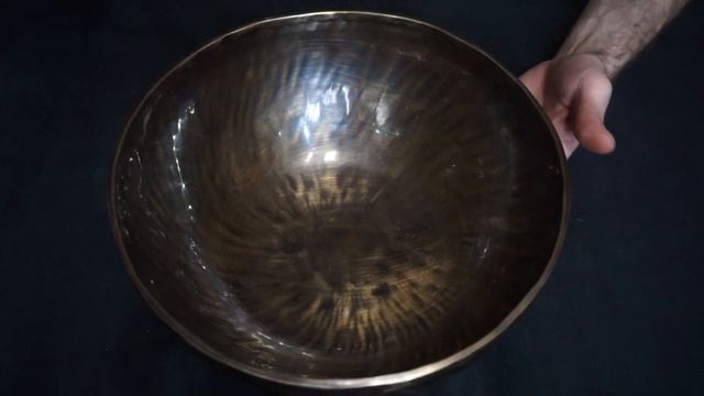BL265см122ГцСи Тибетская поющая чаша для массажных и медитативных практик. Купить поющие чаши смотреть онлайн