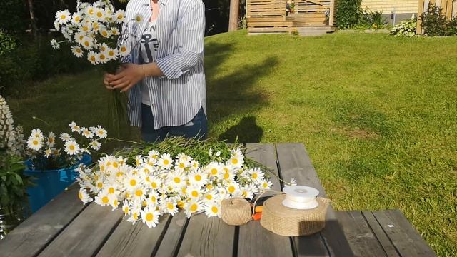 Букет из полевых ромашек.Как сделать букет из полевых цветов. смотреть онлайн