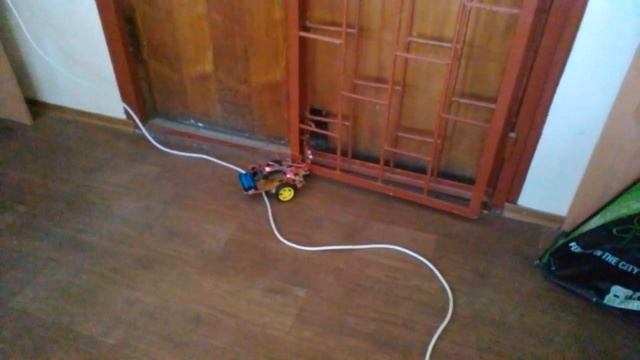 Платформа на HC-SR04 с откл. сервомотором.mp4 смотреть онлайн