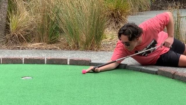 WE TRIED MINI GOLF AND MADE A SLIP N SLIDE! смотреть онлайн