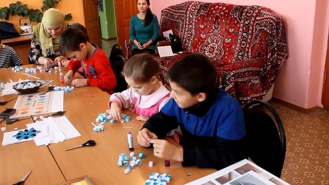 Ребятишки из социального приюта освоили квиллинг и айрис фолдинг смотреть онлайн