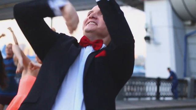 Яркий уличный флешмоб - Дмитрий Эльред и Танцующий город смотреть онлайн