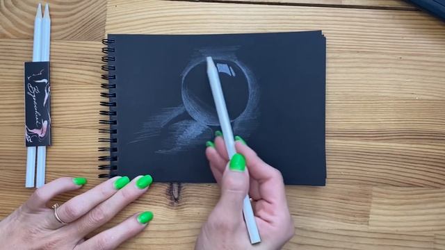 Рисунок белыми карандашами на черных листах | Поэтапная срисовка для начинающих смотреть онлайн