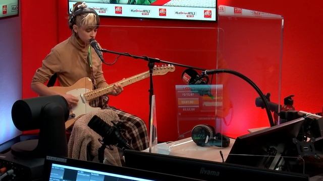 Pomme interprète "les cours d'eau" en live dans #LeDriveRTL2 (05/02/21) смотреть онлайн