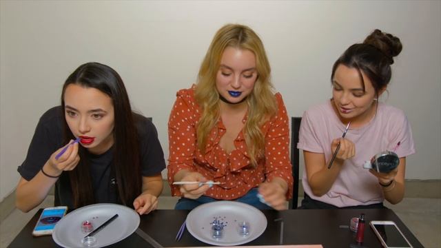 Instagram LIP ART CHALLENGE with Alexa Losey - Merrell Twins смотреть онлайн