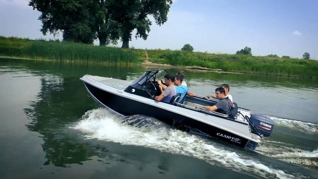 Салют 430 NEWLINE. Обзор и тест с двигателями Ямаха 30 и Меркури 40.