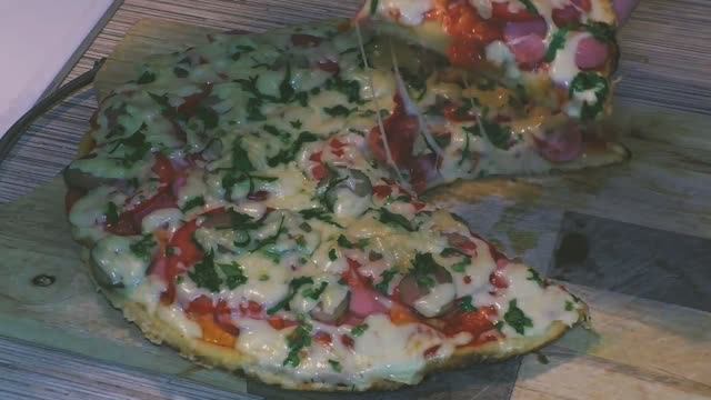 Простой и быстрый рецепт пиццы на сковороде за 5 минут