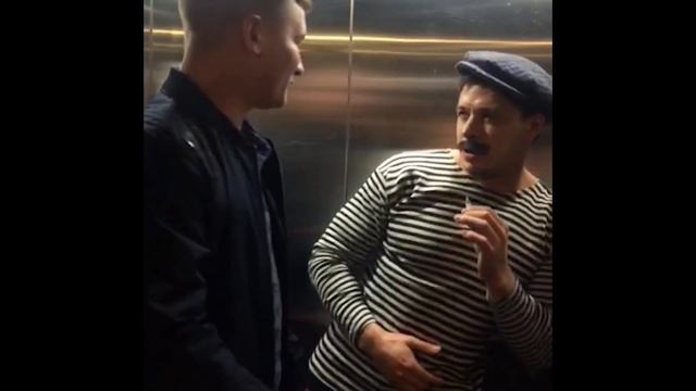 Батя в лифте и случайные подписчики смотреть онлайн